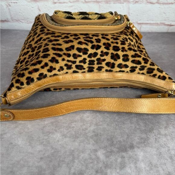 Clever Carriage Company Ponyhair Mixed Material Gorgeous Cheetah Print Hobo Bag - Picture 10 of 15